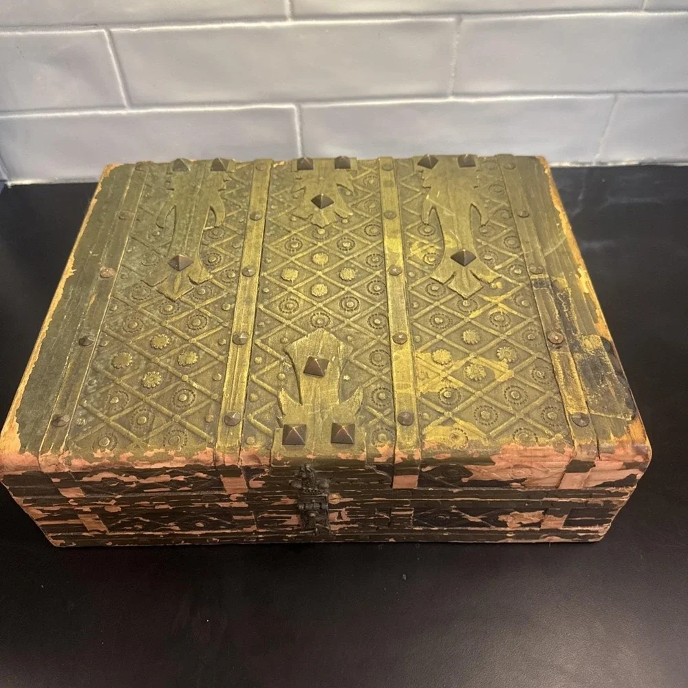Wooden Distressed Florentine Empty 1847 Rogers flatware‎ storage case